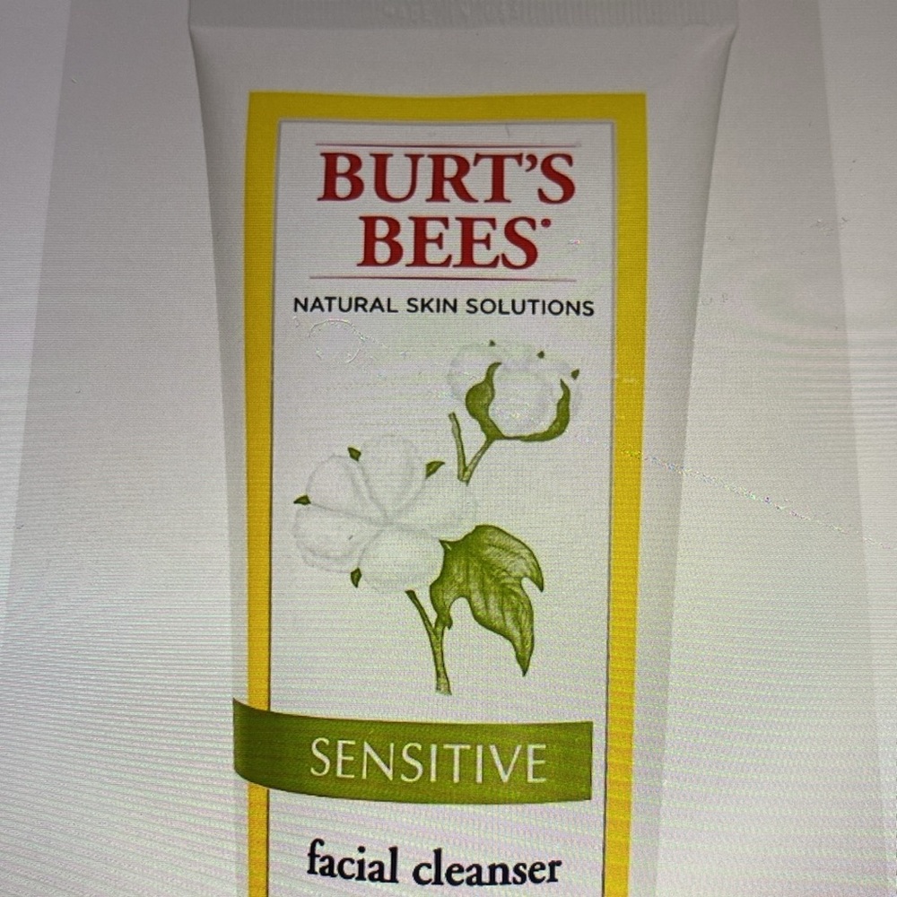 Burt’s Bees Sensitive Skin Facial Cleaner 170 G Not Used Not Returnable